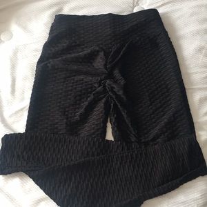 Scrunched workout leggings